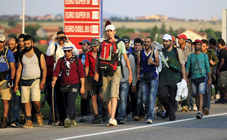 المسلمون قادمون.. شعار بث الخوف ضد المهاجرين