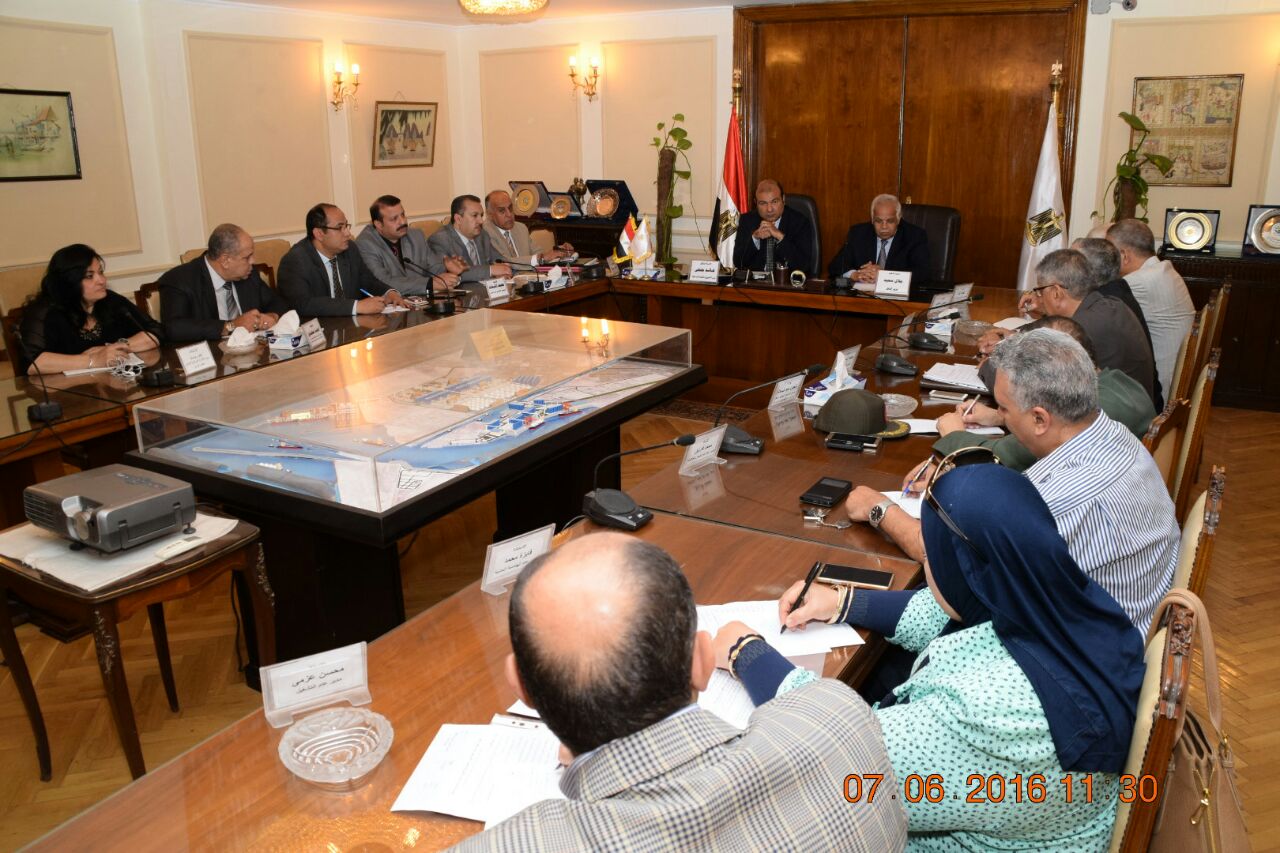 تفعيل منظومة نقل البضائع نهرياً وبالسكك الحديدية باجتماع وزيرى “النقل” و”التموين”