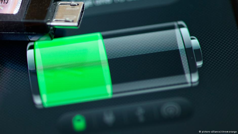 الطريقة الصحيحة لشحن بطارية الهاتف تتنافى مع معتقدات شائعة