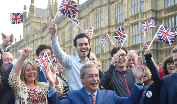 أفول شمس الإمبراطورية البريطانية ..وأمريكا تبحث عن بديل