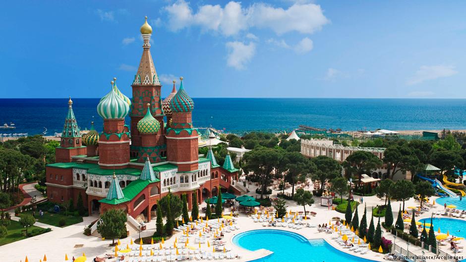 أول رحلة سياحية روسية إلى تركيا بعد انتهاء أزمة دبلوماسية