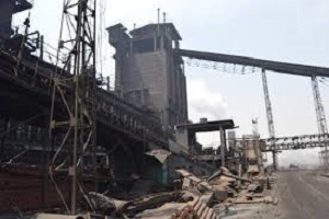 “البيئة” تبحث مع “النصر للكوك” حلول عاجلة لوقف خسائر منع شحنة فحم “الدخيلة”