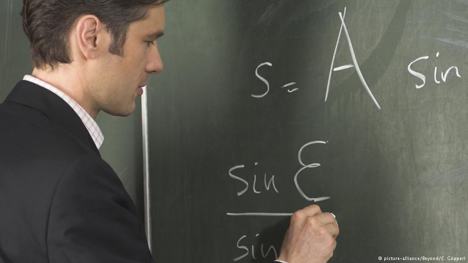 دراسة: الأشخاص الأذكياء فوضويون وليليون ويشتمون كثيرا!