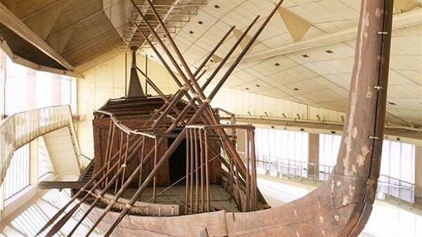 “البعثة المصرية اليابانية” ترمم 676 قطعة خشبية بمركب “خوفو الثانية”