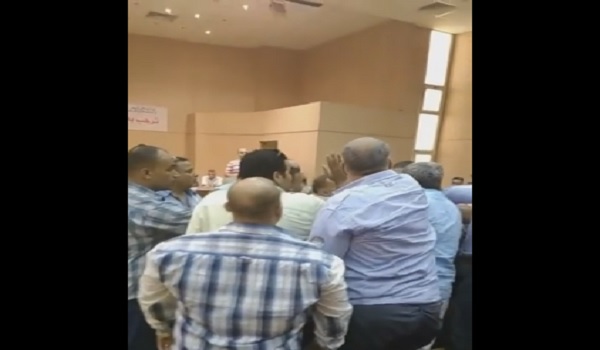 بالفيديو.. اشتباكات بالأيدي فى أول مزاد علني للأراضي المستردة للدولة