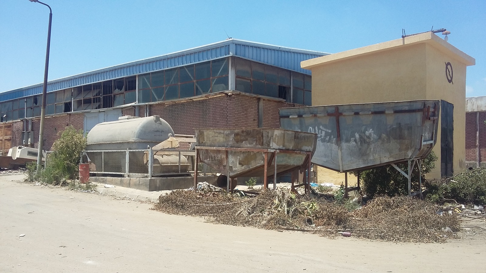 التوقف كابوس يهاجم مجمع الصناعات الصغيرة فى برج العرب