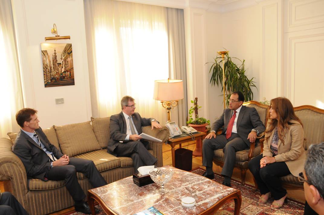 المبعوث البريطانى للتجارة مع وزير الاسكان