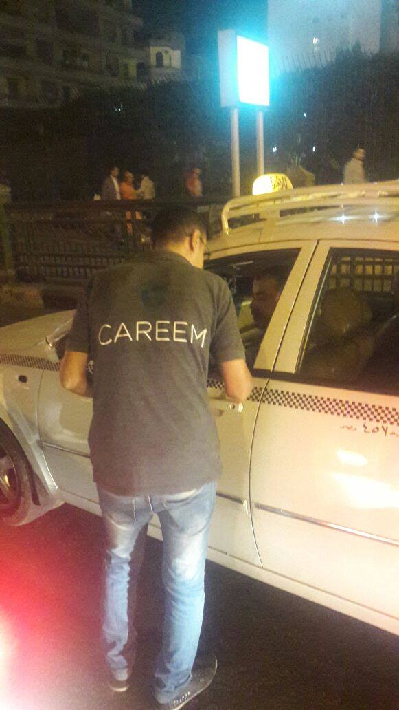 بالصور.. شركة “careem” تستقطب سائقى التاكسى الأبيض بميدان التحرير