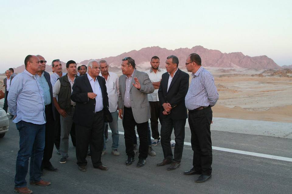 “سعيد”: الانتهاء من إزالة آثار السيول على طريق “الصعيد البحر الأحمر” خلال 3 أيام