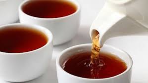 “بلومبرج”: إفراط المصريين فى شرب الشاى سبب شعورهم بأزمة السكر