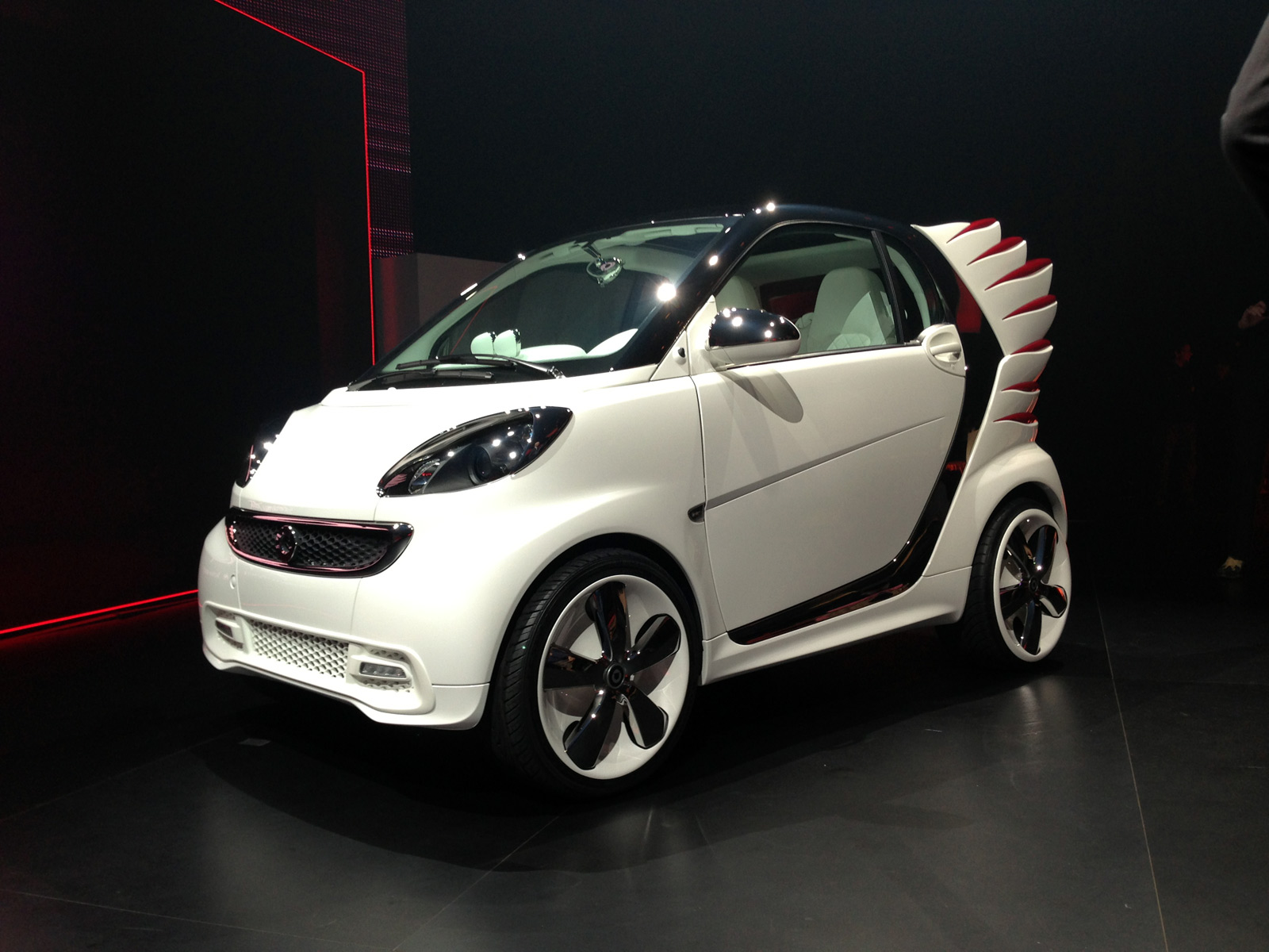 “مرسيدس ـ بنز” تكشف النقاب عن سيارتين جديدتين بمعرض باريس الدولى للسيارات