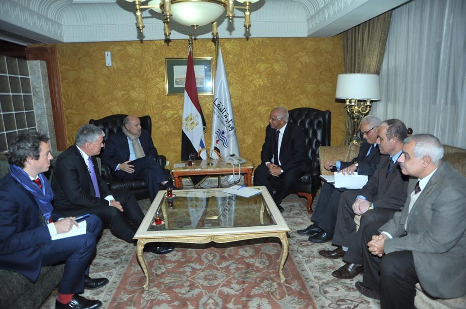 وزير النقل يبحث عروض توريد قطارات الخط الثالث للمترو وتطوير ترام الإسكندرية مع نظيره الفرنسى