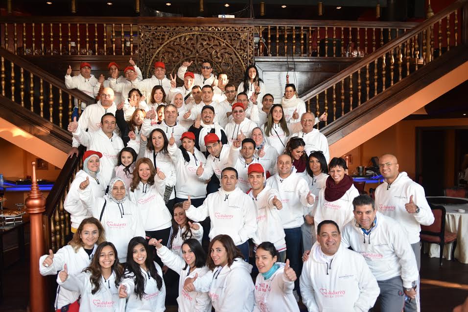 هشام عباس يشارك بماراثون “أكور للفنادق” لجمع تبرعات “أبو الريش”