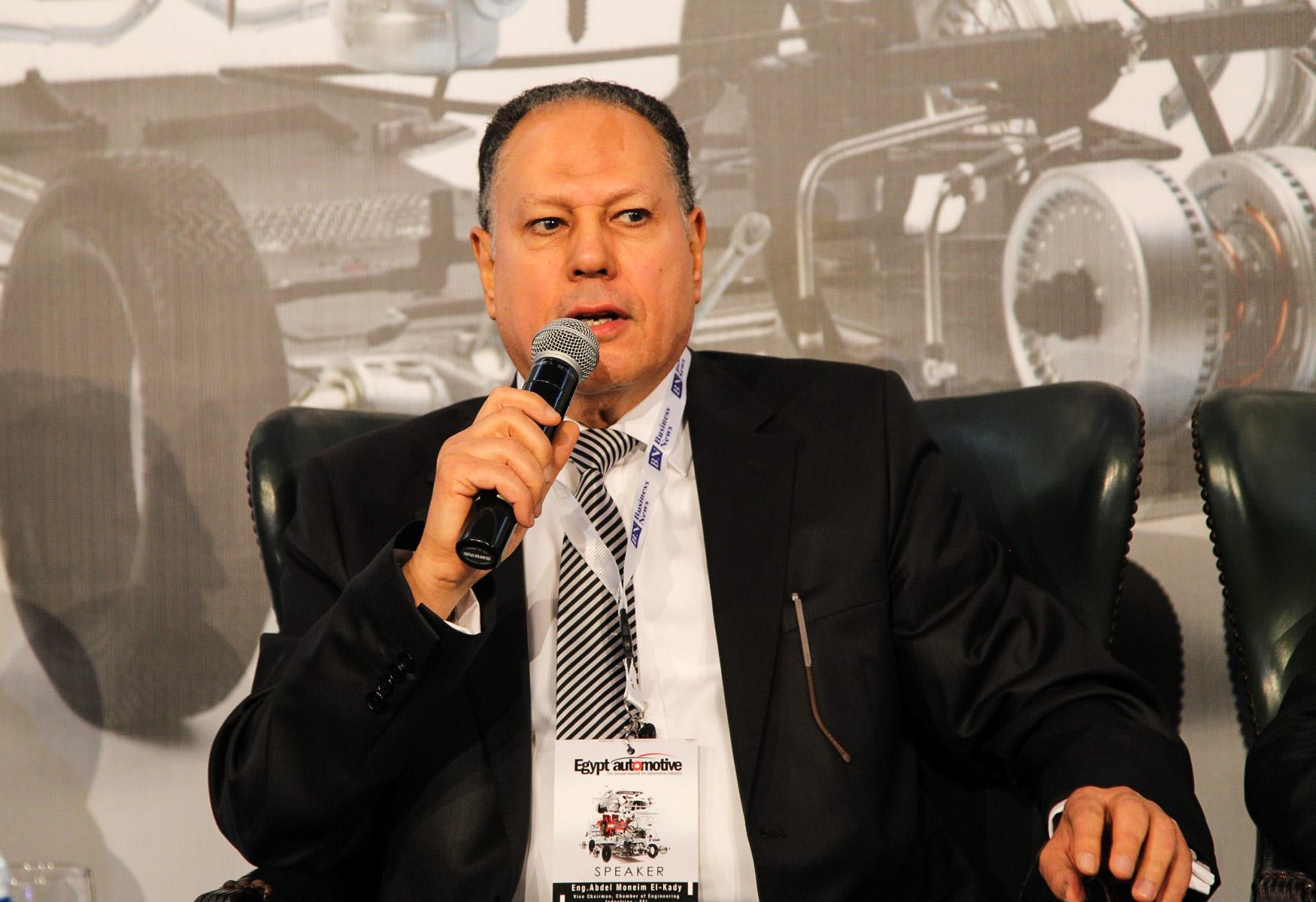 إيجيبت أوتوموتيف.. عبد العزيز: إنهاء إجراءات العمل بمنطقة “قناة السويس” اللوجيستية ضرورة ملحة