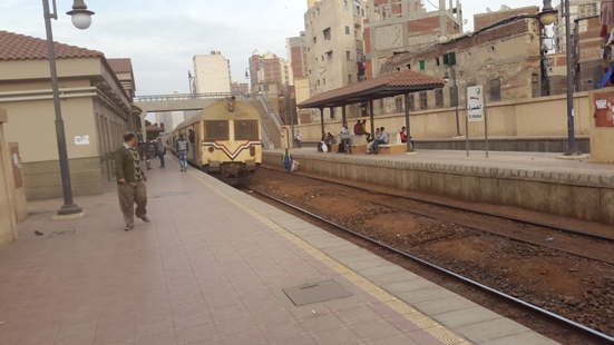 قطار أبوقير ينتظر محطة التطوير