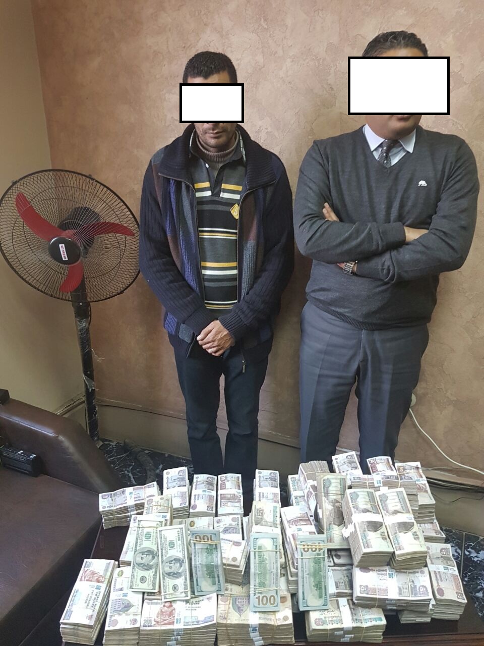 ضبط شخصين قاما بالاتجار غير المشروع فى النقد الأجنبى