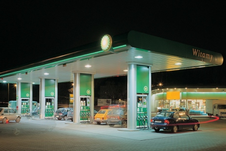 عُمَان تدعم بعض الفئات بعد تحرير أسعار الوقود