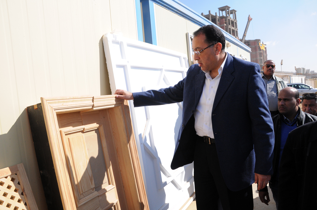 بالصور.. جولة وزير الإسكان بالعاصمة الإدارية و”دار مصر” و”بيت الوطن”