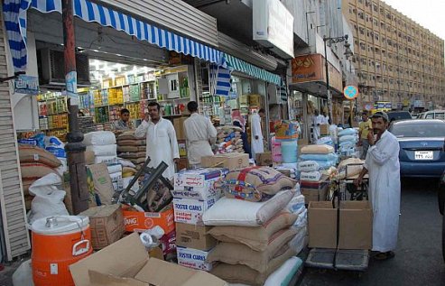 مختصون: انخفاض إنفاق المستهلكين يضغط على قطاع التجزئة السعودي