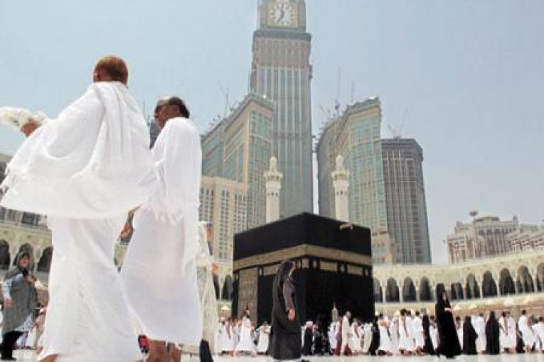 خبراء: التقشف يضرب موسم العمرة بالكويت والحجوزات تهوي 30%
