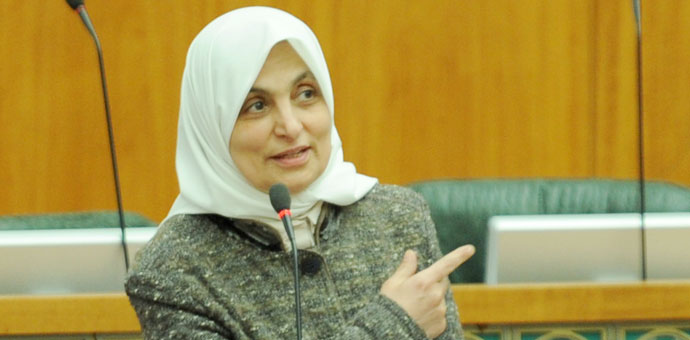 نائبة كويتية تطالب باستبدال السبّاكين المصريين بالكويتيين أو “البدون”