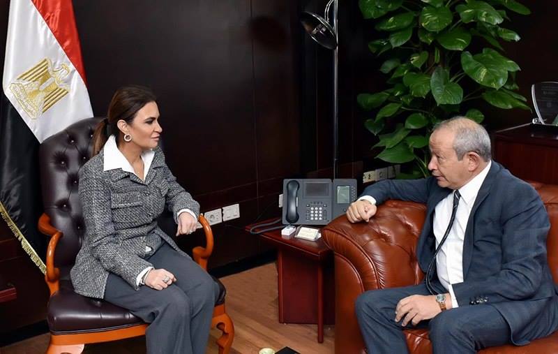 سحر نصر تبحث مع نجيب ساويرس زيادة استثماراته فى مصر