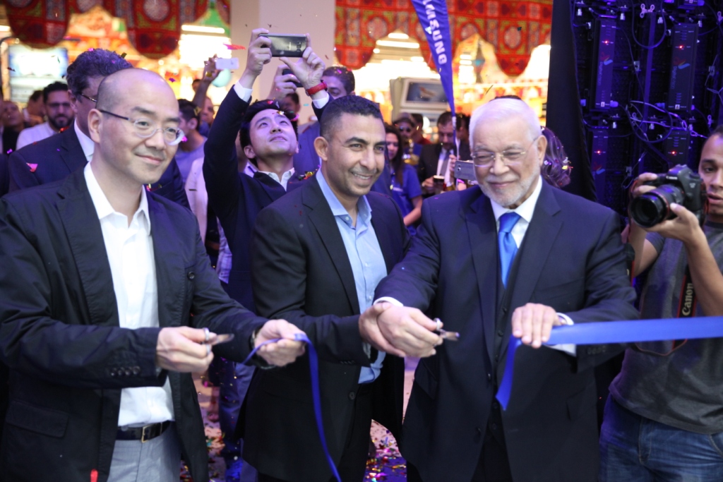 افتتاح متجر سامسونج