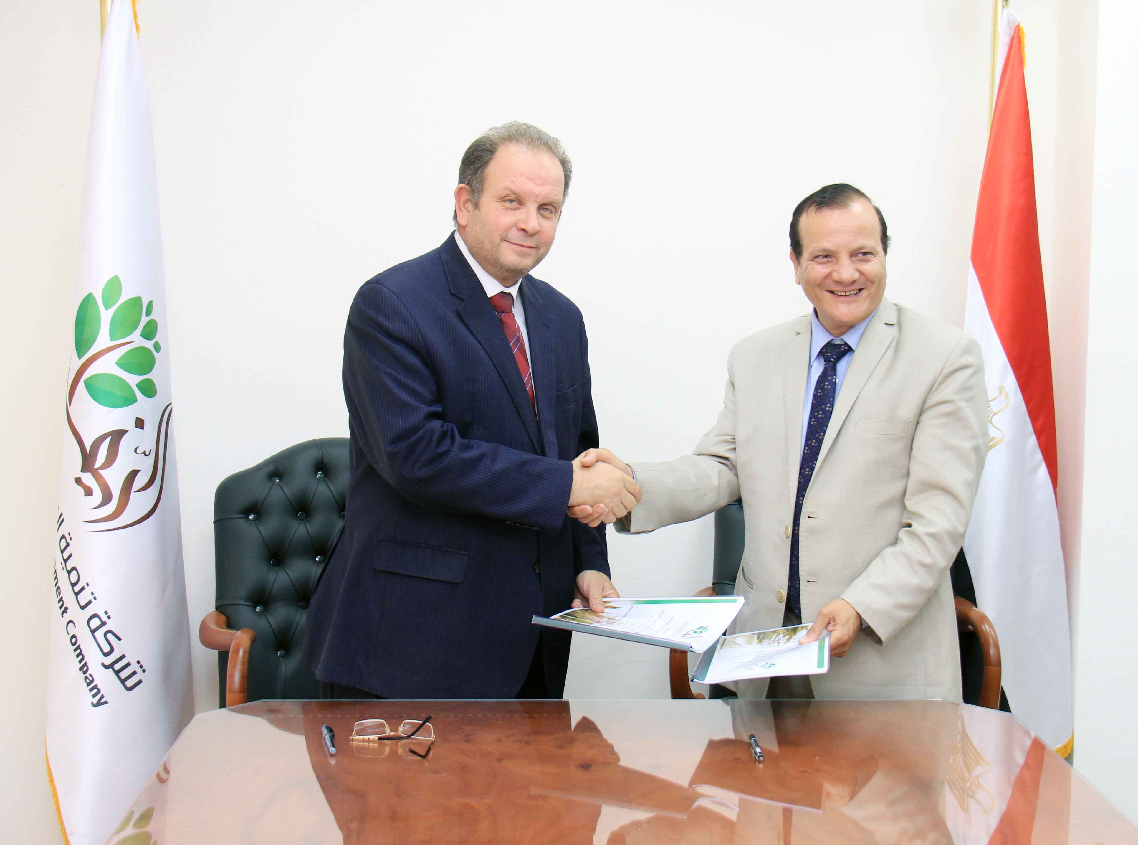 «الريف المصري» توقع 4 عقود تملك مع الشباب فى الـ1.5 مليون فدان