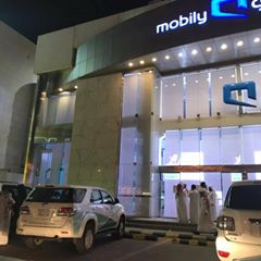 هيئة الاتصالات السعودية تغلق أكبر فرعين لـ “STC” وموبايلي بالرياض