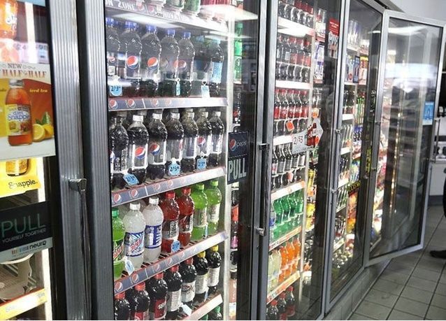 الضريبة الانتقائية تُخفض مبيعات المشروبات الغازية بالسعودية 40%