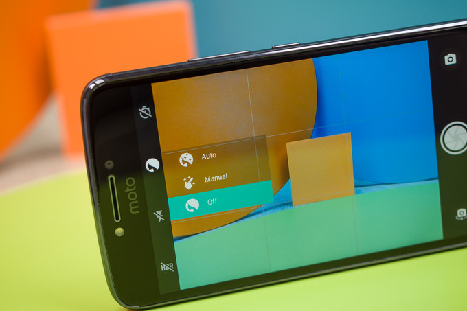 «موتورولا» تراهن على كاميرا وبطارية تدوم يومين من العمل الشاق فى هاتفها الجديد E4 Plus