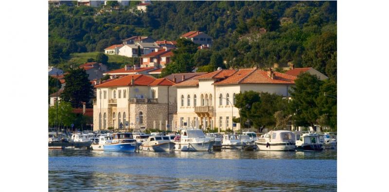 موانئ دبي العالمية تبني ميناءً لليخوت الفاخرة في فينيسيا الفرنسية