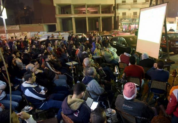 إشغالات الكافيهات 100% أثناء المباراة.. ومشهد لم يتكرر منذ زمن