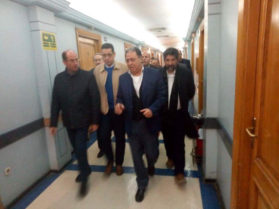 وصول وزير الصحة إلى معهد ناصر لإجراء عملية جراحية دقيقة لسيدة من مصابى هجوم كنيسة حلوان