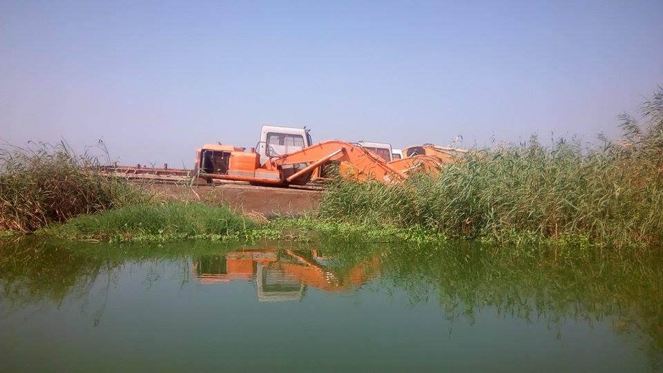 محافظ البحيرة: «الكراكات المصرية» تُنهي تكريك 3620 مترًا مكعبًا من بحيرة إدكو