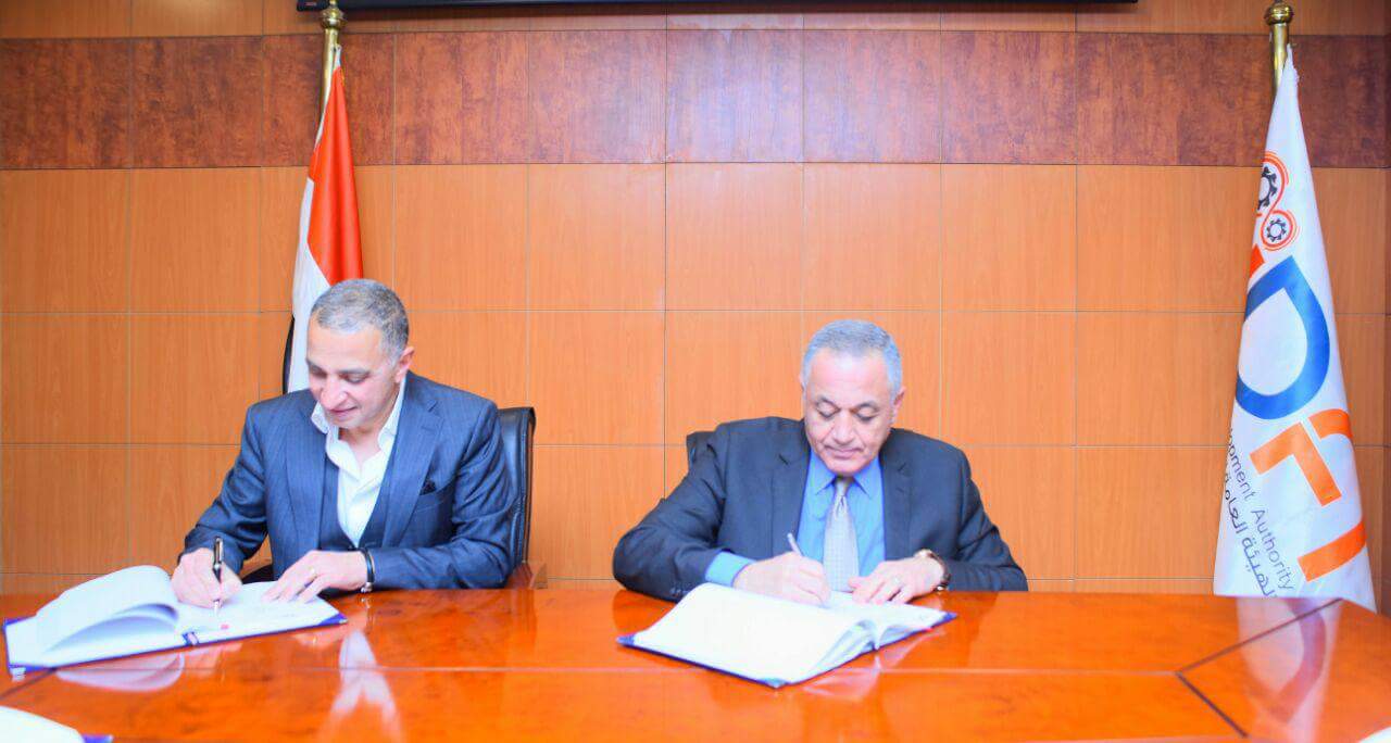 «التنمية الصناعية» توقع عقود إنشاء منطقتين صناعيتين بنظام المطور الصناعي بمدينة السادات