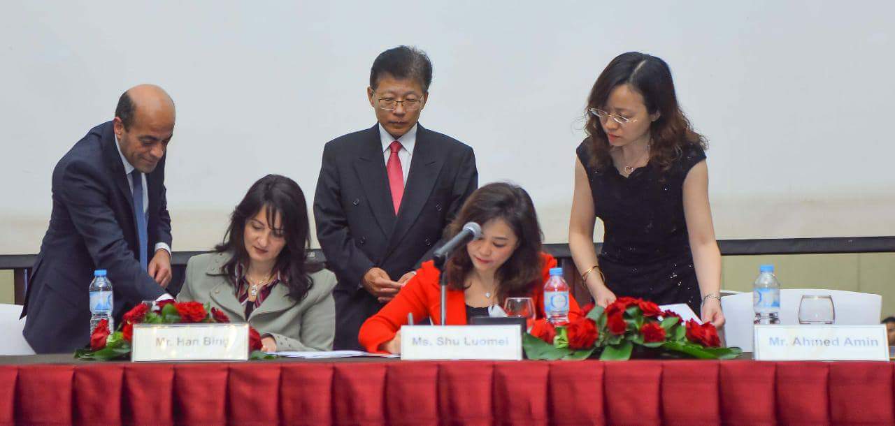 مصر توقع اتفاق المشاركة المصرية بمعرض الصين الدولى للواردات