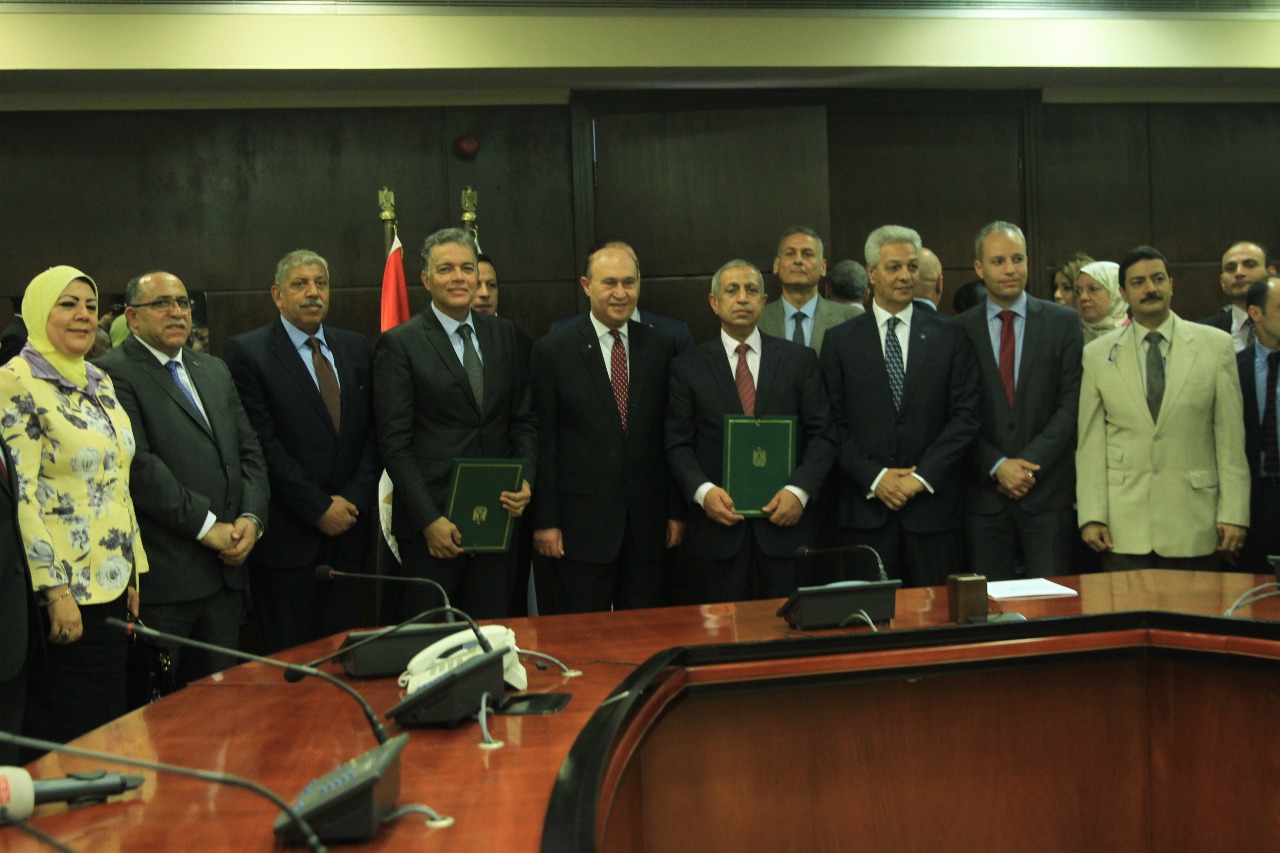 “النقل” توقع عقد دراسة “المخطط الشامل للموانئ المصرية التجارية 2030”