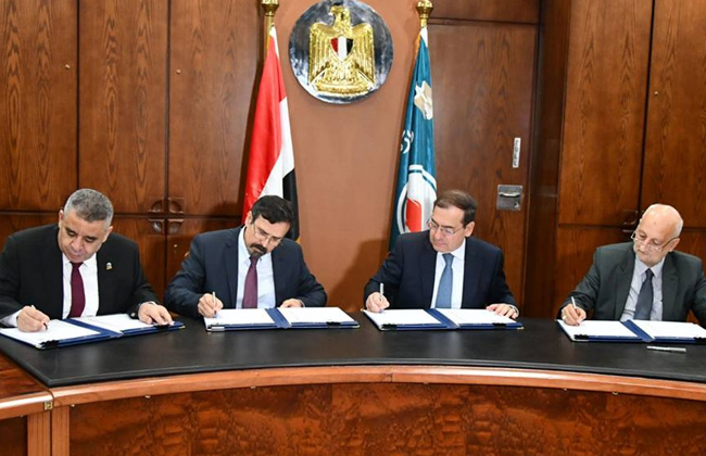 “البترول” : توقيع 3 اتفاقيات جديدة لحفر 15 بئراً باستثمارات 139 مليون دولار