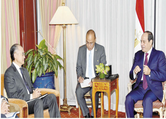 “السيسي” يبحث مع “البنك الدولي” سبل التعاون في مجالات مختلفة وجذب الاستثمارات