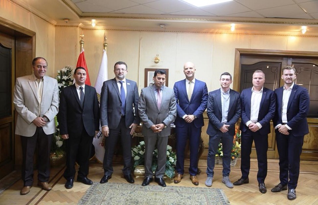 “صبحى” يناقش مع خبراء هولنديين تطوير المشروع القومى للناشئين