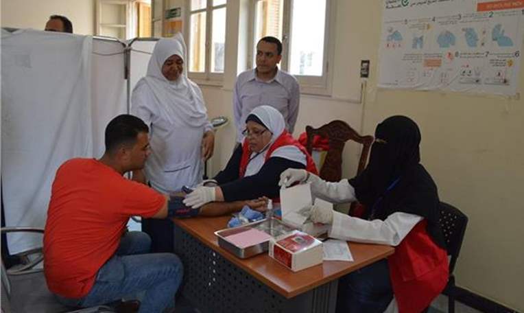 “الصحة”: توجيهات رئاسية بزيادة أماكن الفحص بالمسح الشامل فى المشروعات القومية والمصانع