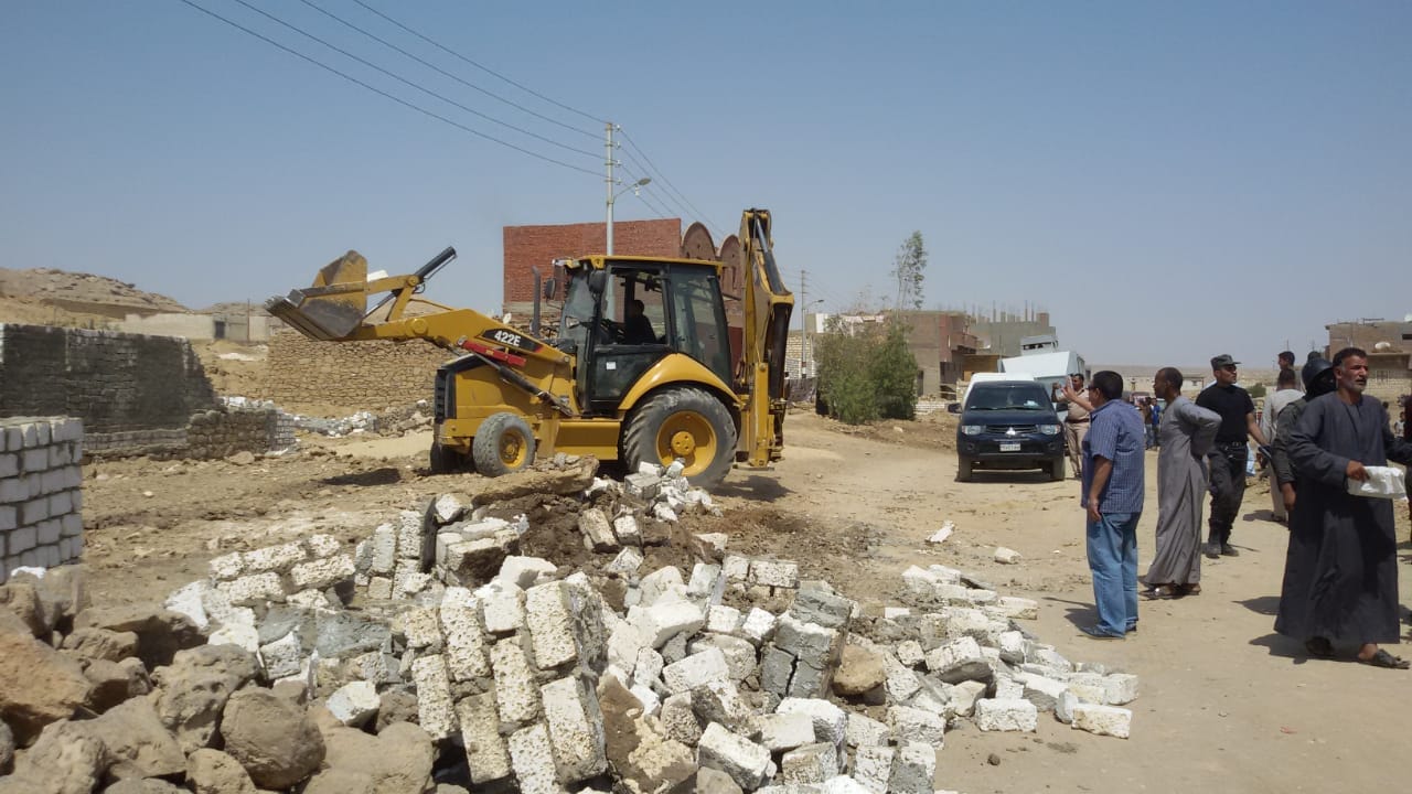 “المنيا” الأكثر إزالة للتعديات علي أراضي الدولة في الجولة 11 