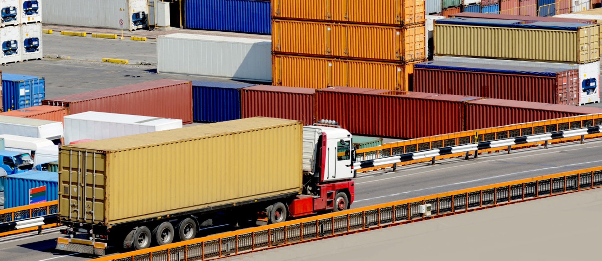 «السعودية» تشترط «إحكام الغلق» على النقل العابر لأراضيها