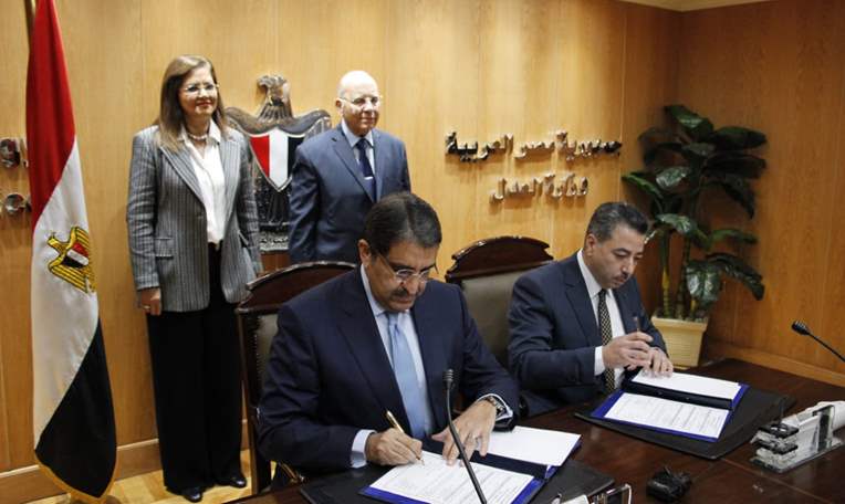 بروتوكول تعاون بين “الشهر العقاري” و”إي فينانس” لتوفير خدمات الدفع الإلكتروني