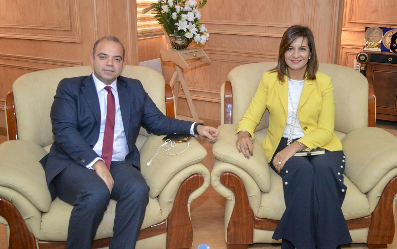 “وزيرة الهجرة” تبحث مع “رئيس البورصة” إشراك المصريين بالخارج في سوق المال