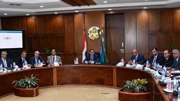 “الملا” يرأس اجتماع اللجنة العليا لمشروع تطوير قطاع البترول