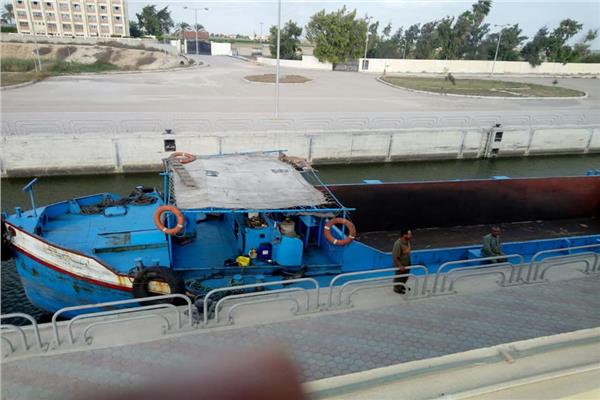 نقل 530 طن قمح نهرياً من الإسكندرية