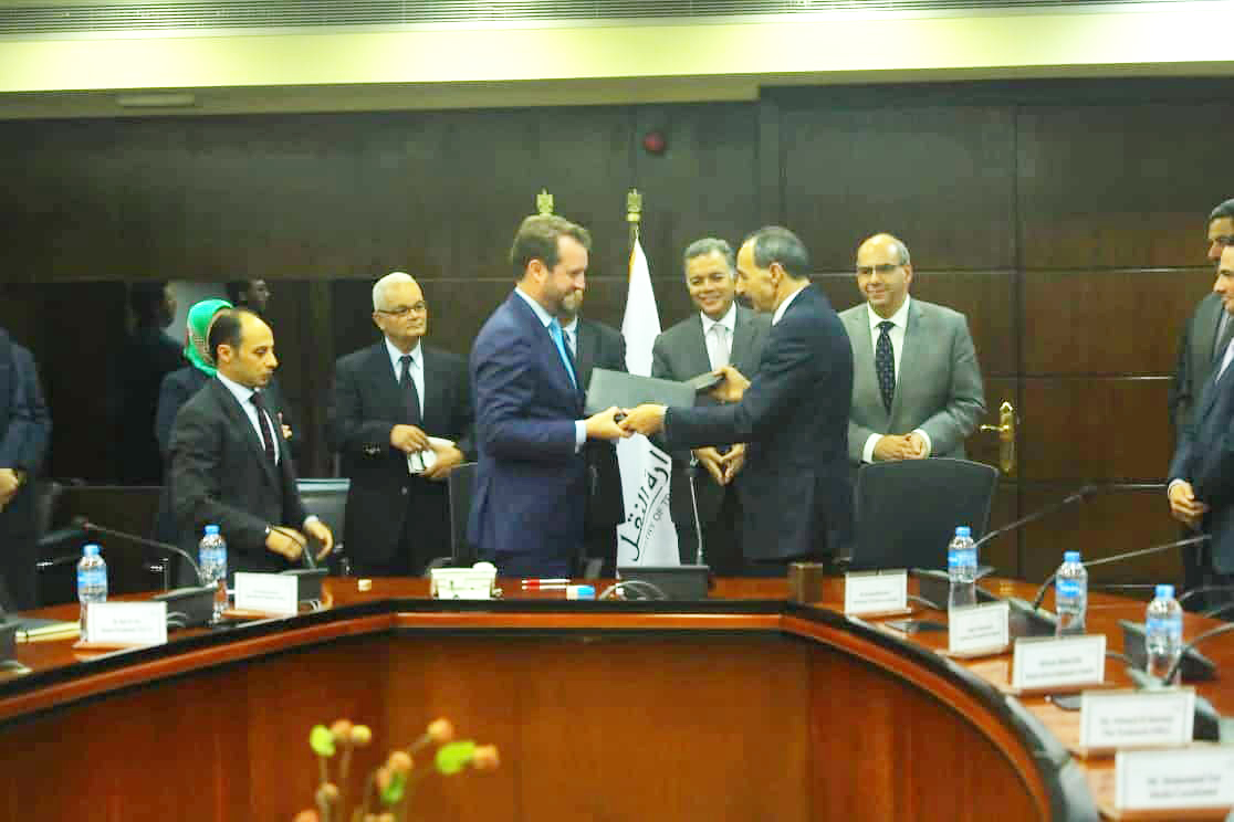 “ميناء الإسكندرية” توقع مذكرة تفاهم مع CDR الهولندية لتطوير الأرصفة البحرية