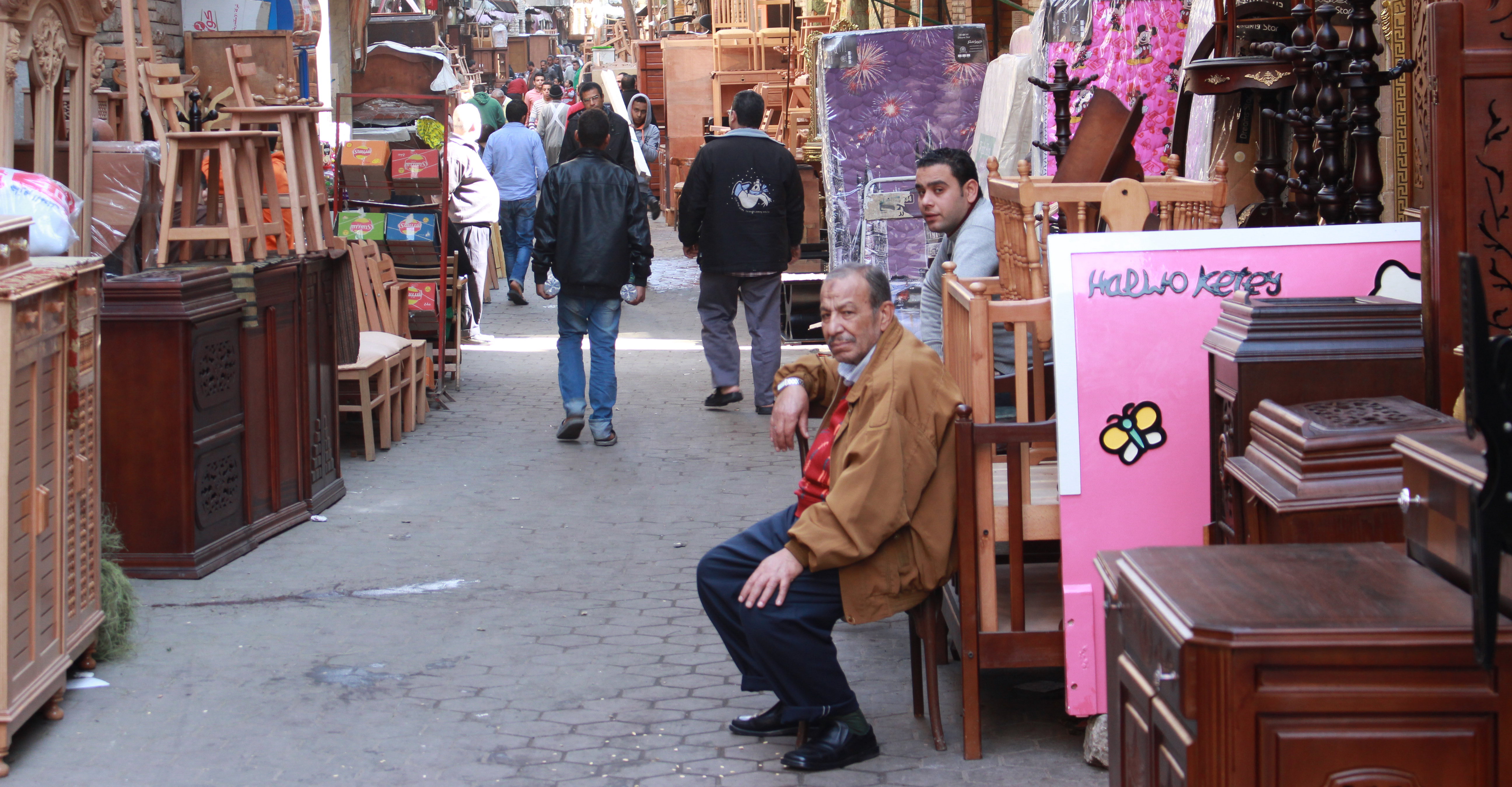 ملف.. صناعة الأثاث تبحث عن طوق نجاة